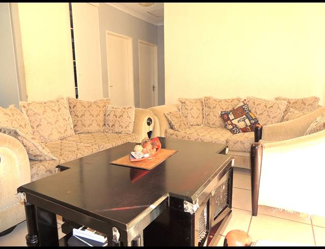 2 BEDROOM APARTMENT FOR SALE IN WILLOWBROOK